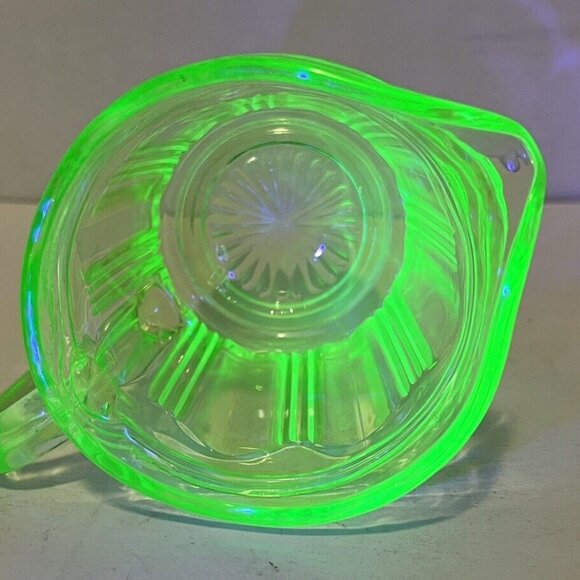 Vintage Green Depression Uranium Glass 16 oz. Pitcher,  Excellent Shape. - Picture 6 of 8